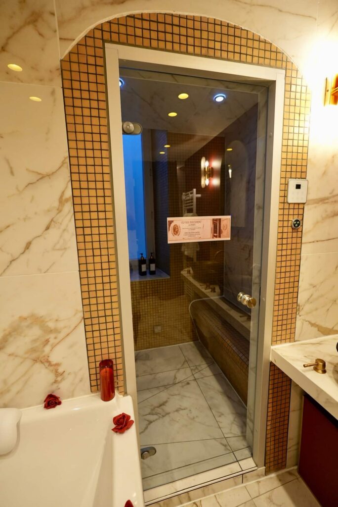 La Suite Romaine à Nîmes : hammam privatif