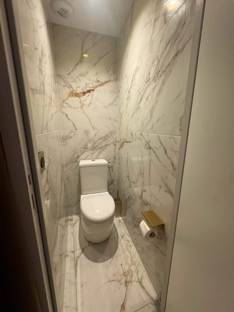 La Suite Romaine à Nîmes : WC séparé