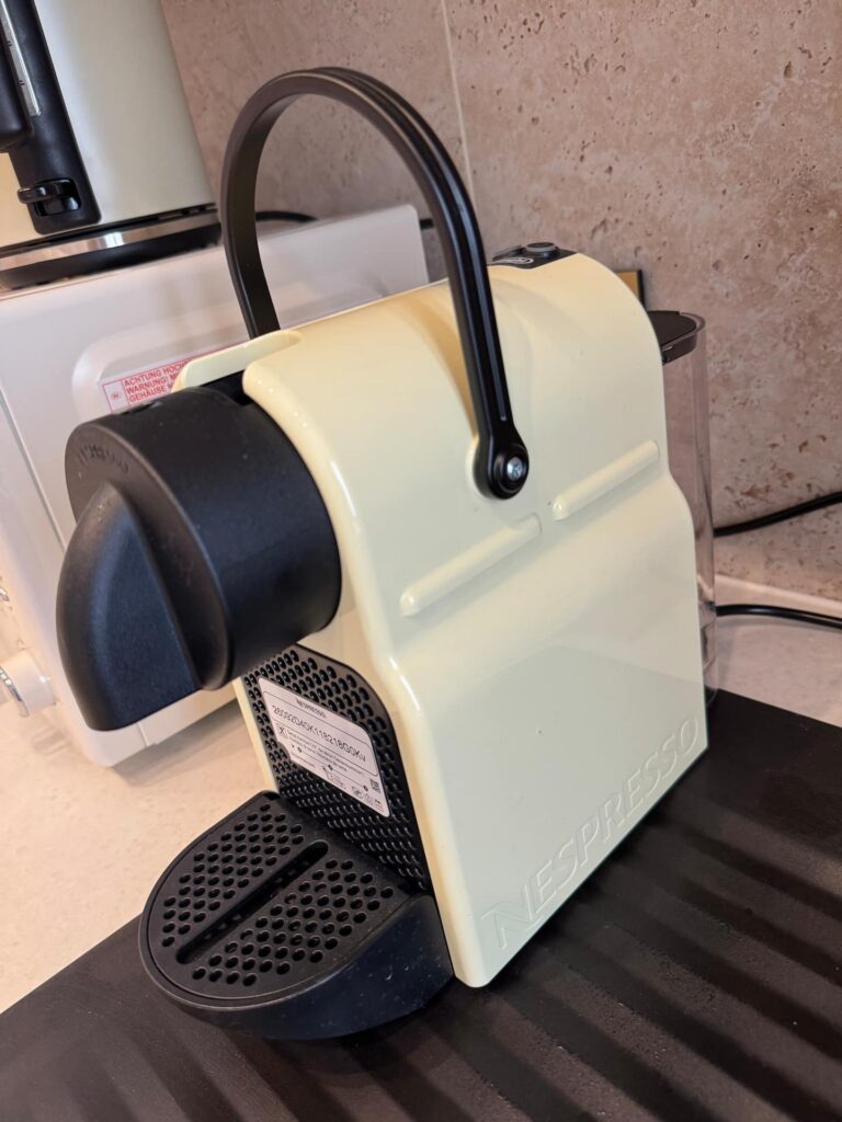 Les Thermes Romains à Nîmes : cafetière Nespresso